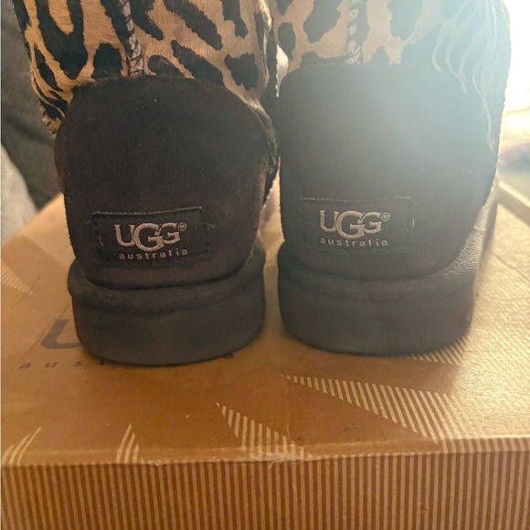 UGG *Rare* Leopard Print Winter Boots - Picture 5 of 6